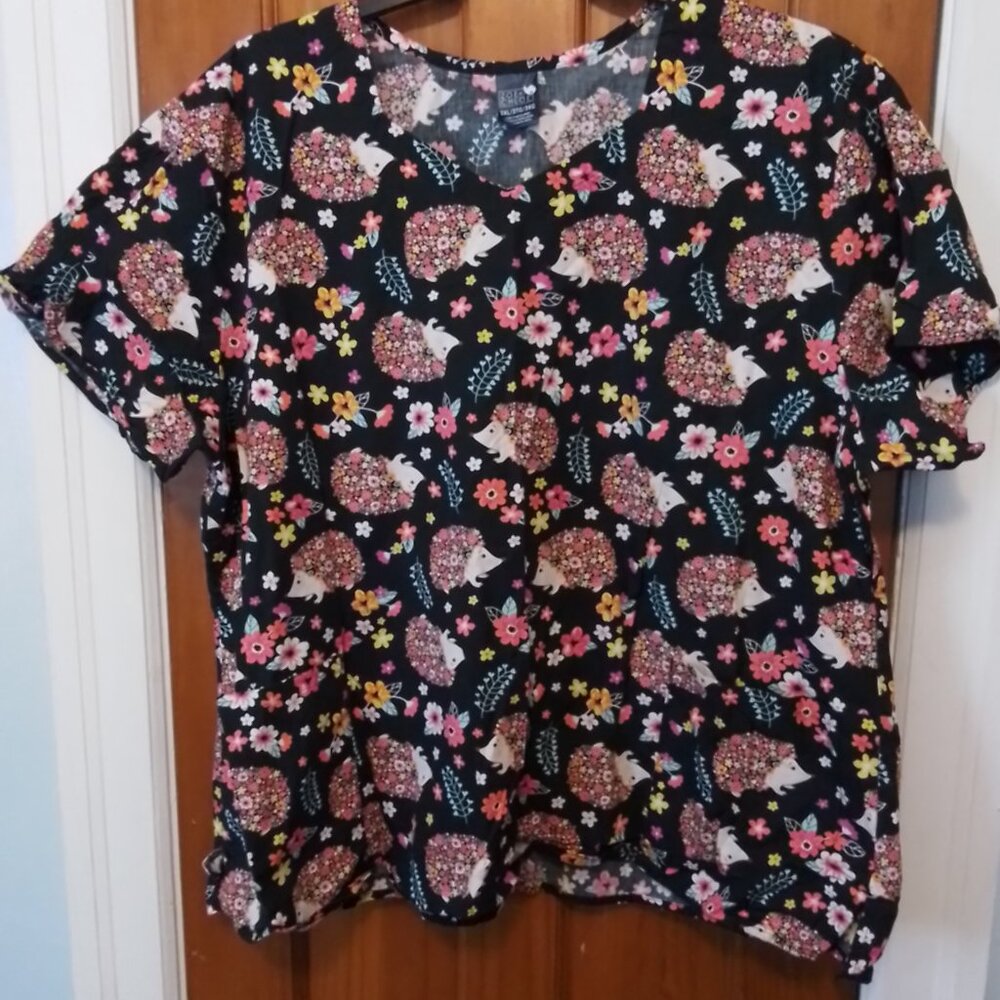 Plus size Zoe + Chloe printed scrub top